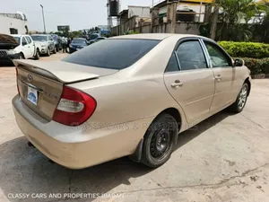 Toyota Camry LE 4dr Sedan (2.4L 4cyl 5M) 2003 Gold