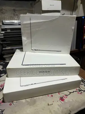 New Laptop Apple MacBook Air 2023 M2 8GB Apple M2 SSD 512GB