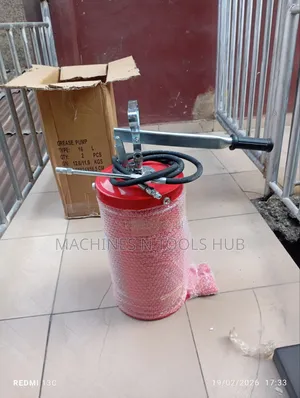 Cat 16l Grease Bucket / Pump