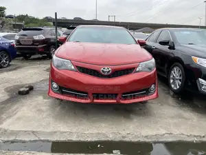 Toyota Camry SE 4dr Sedan w/Prod. End 11/13 (3.5L 6cyl 6A) 2014 Red