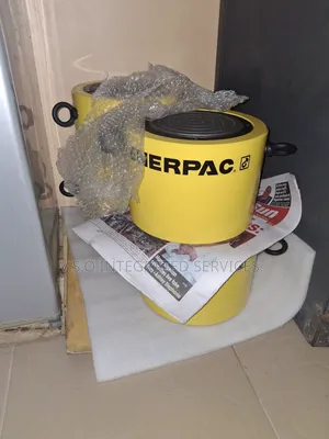 200 Ton Enerpac Hydraulic Jack (Low Ram) RCS 2002