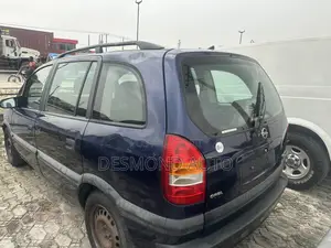 Opel Zafira Snowtrekker 2000 Blue