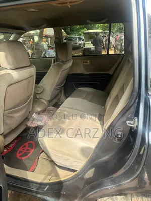 Toyota Highlander Base AWD 2003