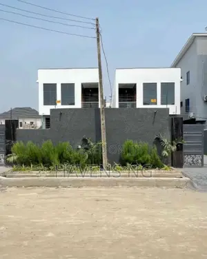 5bdrm Duplex in Ologolo for sale
