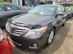 Toyota Camry LE 4dr Sedan (2.5L 4cyl 6A) 2011 Gray