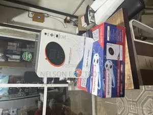 Soccer Power Solar Inverter 4kva 24v Hybrid Inverter With