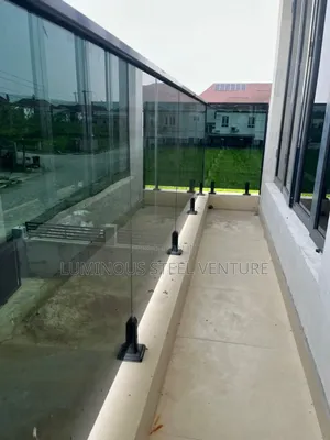 Available for 8 or 10mm Thick Glass. These 180 Degree