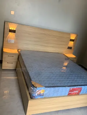 Queen's 41⁄2 by 6 Bedframe
