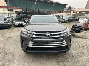 Toyota Highlander XLE V6 4x4 (3.5L 6cyl 6A) 2016 Gray