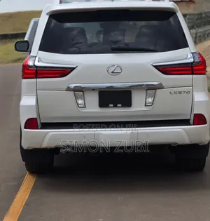 Lexus LX 570 AWD 2017 White