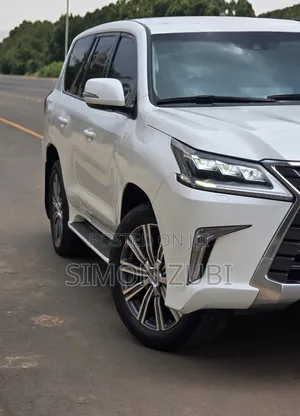 Lexus LX 570 AWD 2017 White