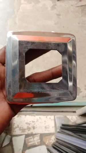 Here Are Your Black Accesserios for Staircase Glass