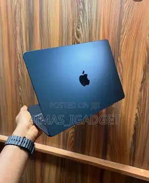 Laptop Apple MacBook Air 2024 M3 13-inch 16GB Intel Core i5 SSD 512GB