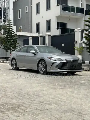 Toyota Avalon Limited FWD Sedan (3.5L V6 8A) 2019 Silver