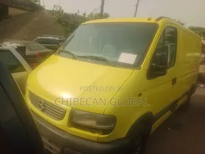 Opel Vivaro 2006 Yellow