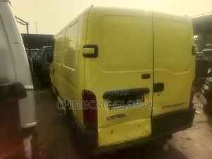 Opel Vivaro 2006 Yellow