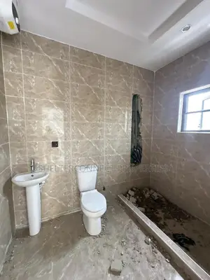 3bdrm Penthouse in Lekki Phase 1 for rent
