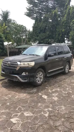 Toyota Land Cruiser for Hire With Driver