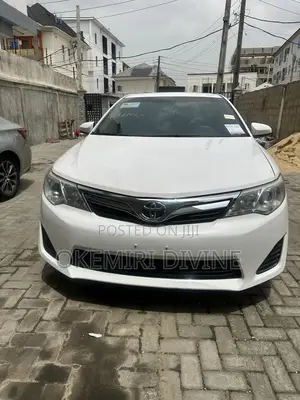 Toyota Camry LE 4dr Sedan (2.5L 4cyl 6A) 2013 White