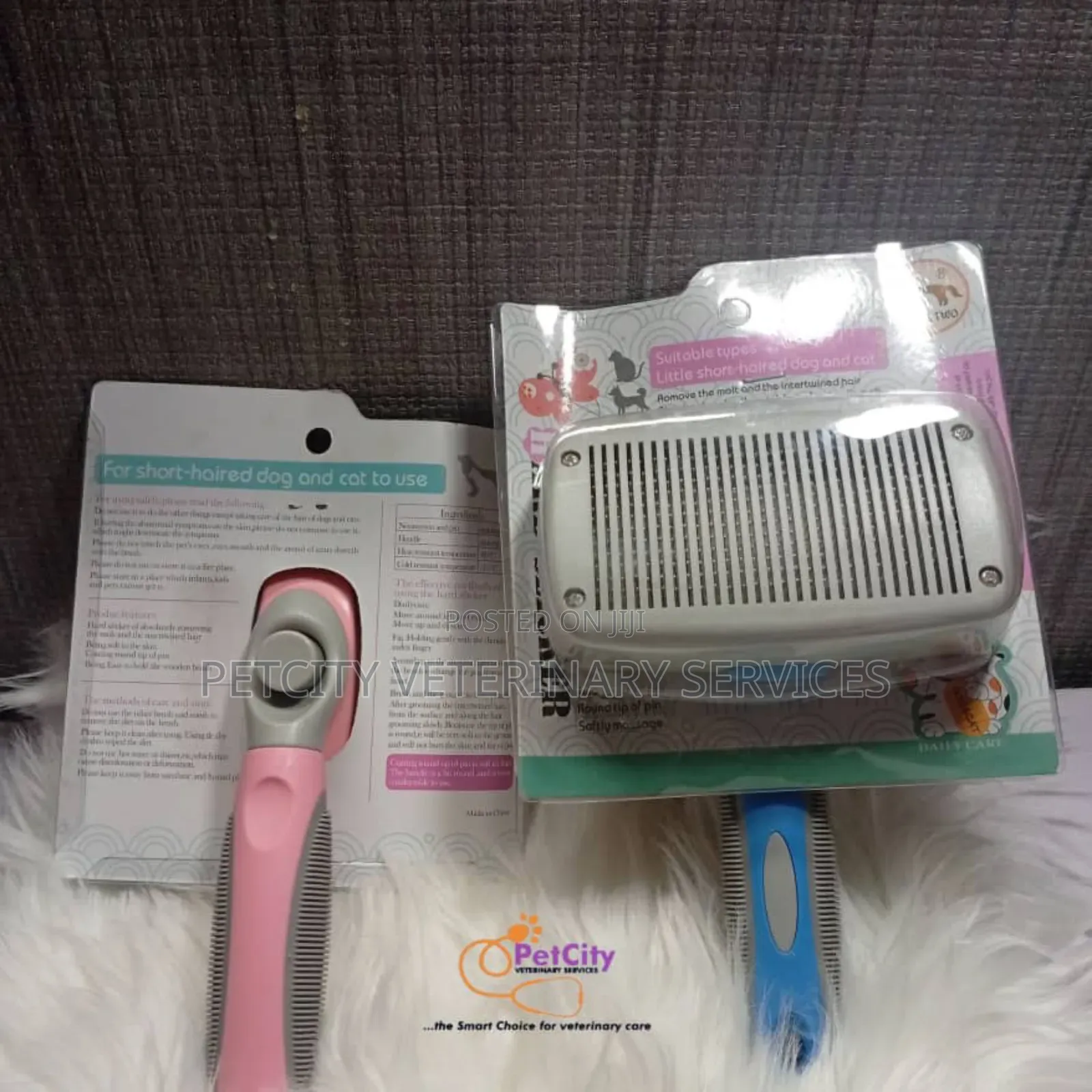 Self-Cleaning Slicker Brush!