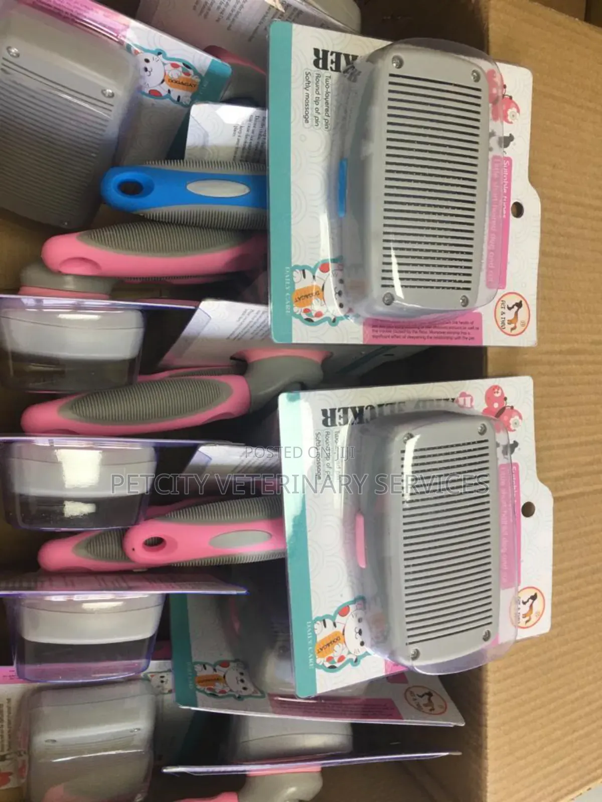 Self-Cleaning Slicker Brush!