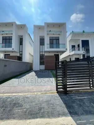 5bdrm Duplex in Chevron Drive for sale
