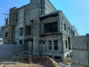 4bdrm Duplex in Ochacho, Life Camp for sale