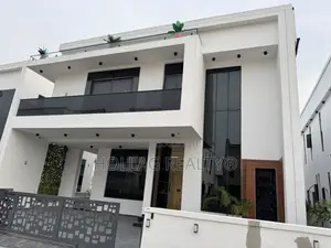 6bdrm Duplex in Discovery Park, Chevron for sale