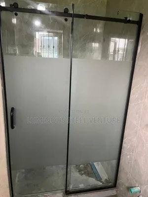 Stunning 10mm Black Profile Shower Cubicle.