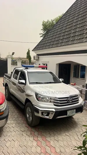 Toyota Hilux SR5 4x4 2014 Off white