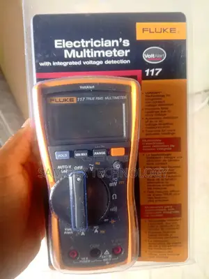 Fluke 117 True-RMS Electrician Multimeter