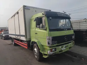 Mercedes Benz Truck 28fit Container 2009 Green