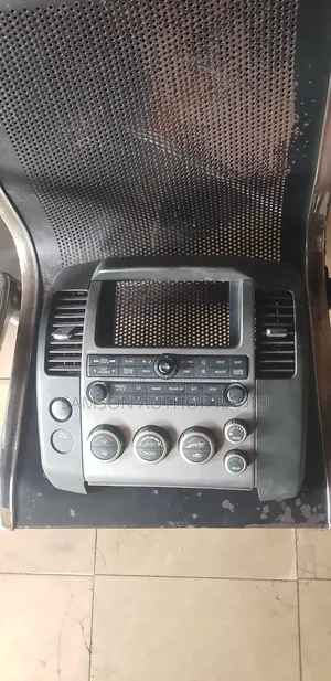 Factory Followcome Navigation Chrome Nissan Pathfinder 2006 Model