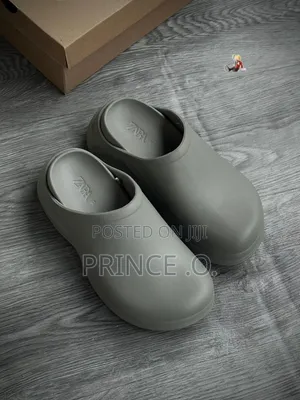 Zara Crocs
