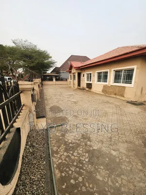 5bdrm House in Mbora for sale