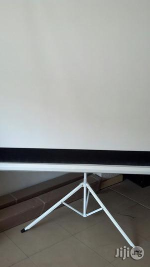 Projector Screen 72 by 72 Tripod