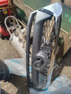 Front Grill Hilux 2010