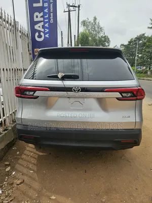Toyota Highlander XLE AWD 2024 Silver