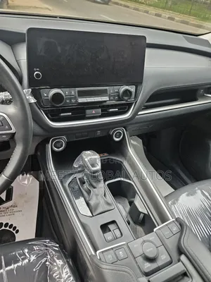 Toyota Highlander XLE AWD 2024 Silver