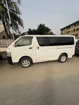 Toyota HiAce 2010 White