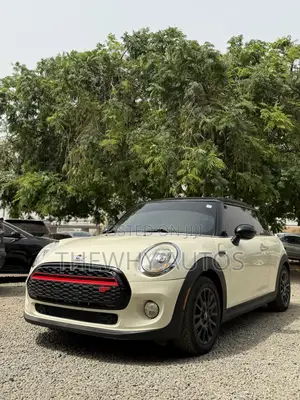 Mini Cooper 2017 Yellow