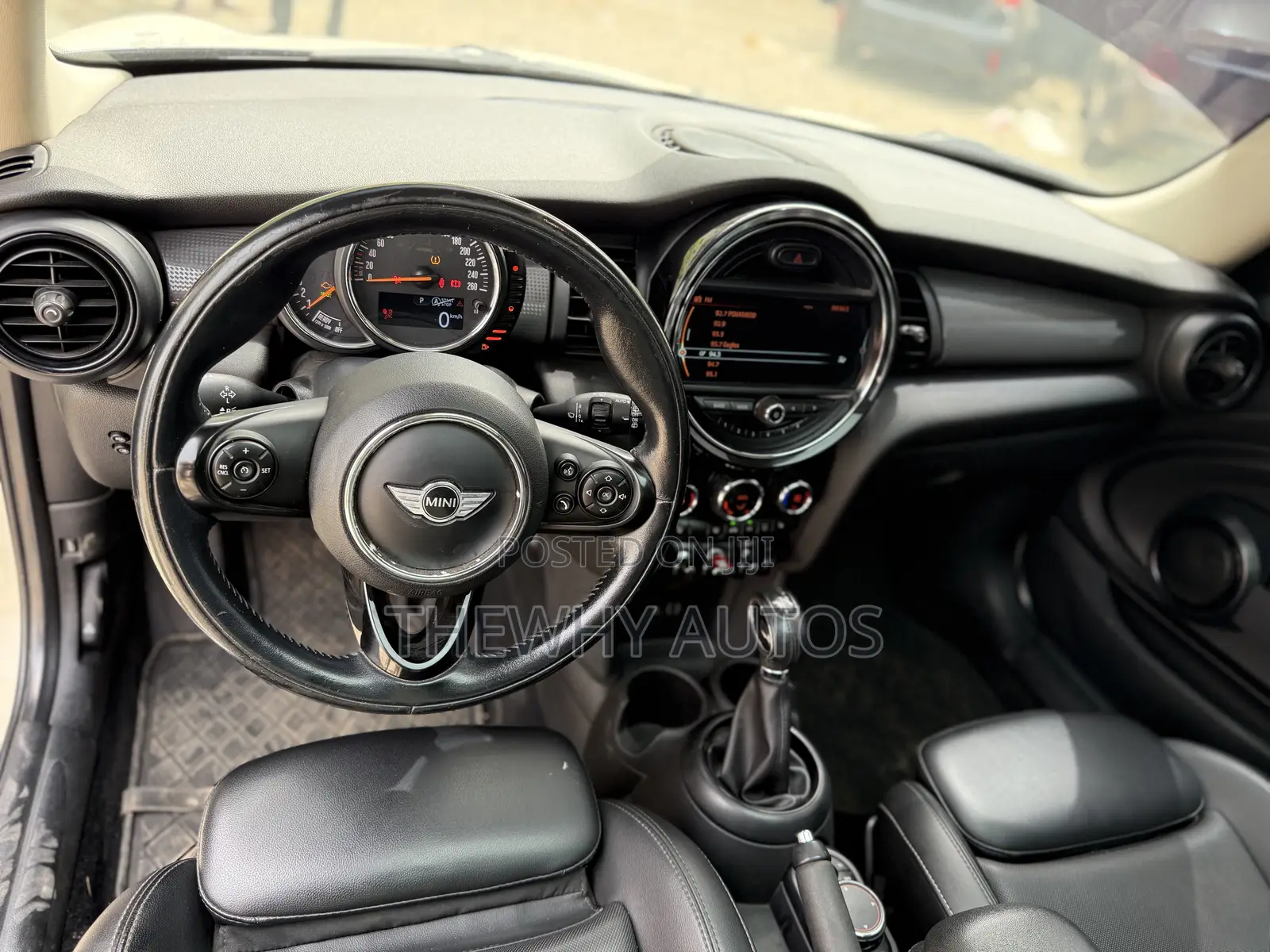 Mini Cooper 2017 Yellow