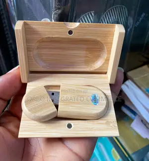 16gb Bamboo Design Magnetic Flash Drive