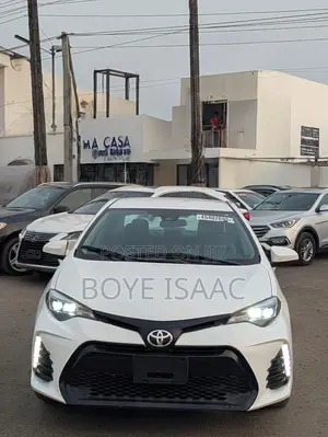 Toyota Corolla LE 4dr Sedan (1.8L 4cyl CVT) 2017 White