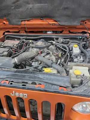 Jeep Wrangler Sahara 2011 Orange