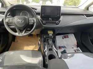 Toyota Corolla LE 2021 Silver