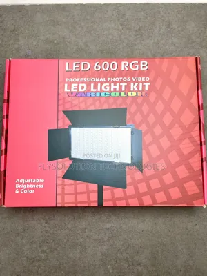 Led 600 RGB Light With Batteries Stand