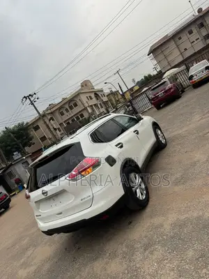Nissan Rogue SV 4dr SUV (2.5L 4cyl CVT) 2015 White