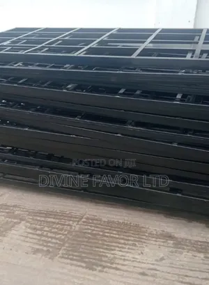 Dealer on Metal Bunk Bed 6*3 Feet 6.2.5 Feet