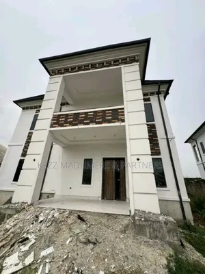 4bdrm Duplex in By Salvation for sale